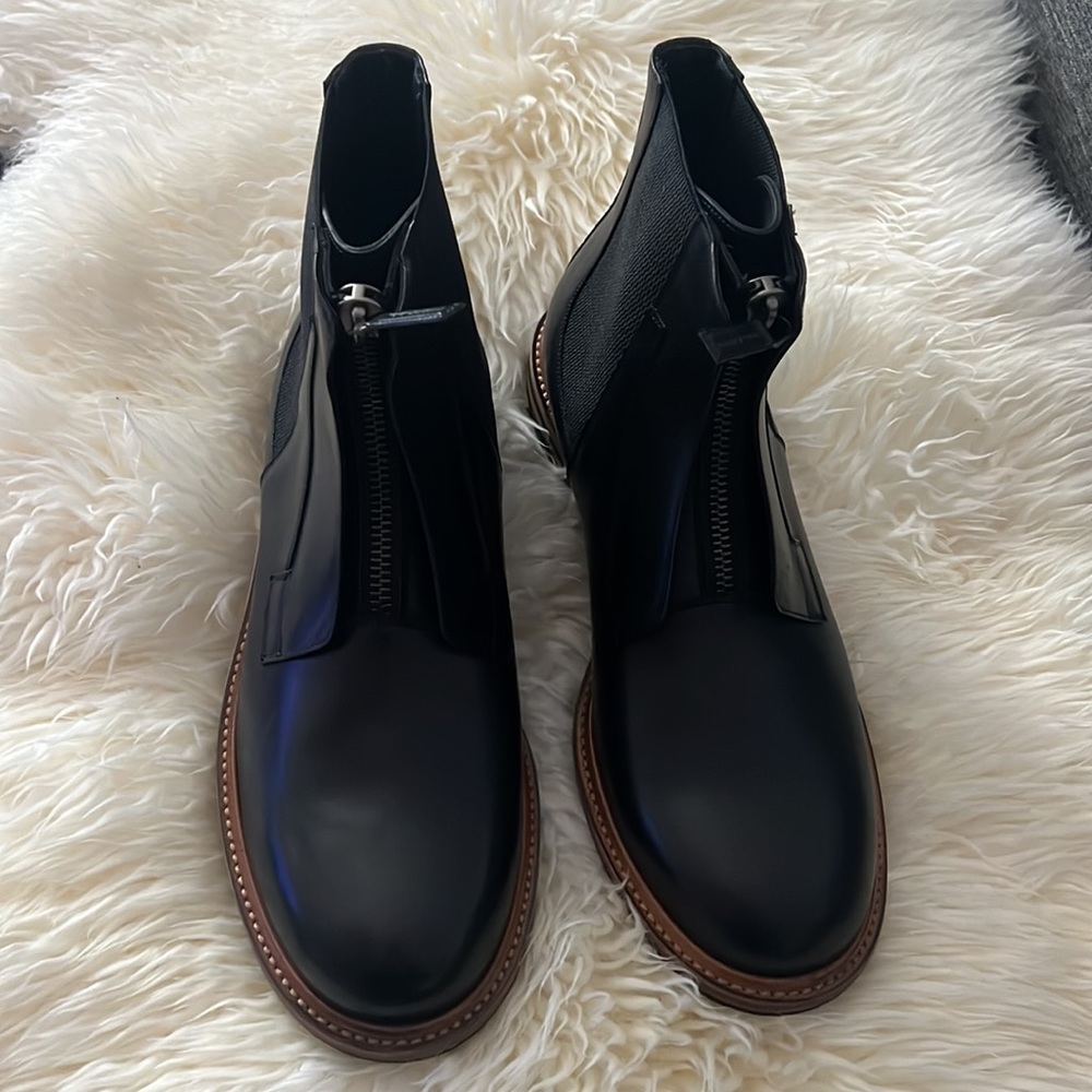 Authentic Dolce & Gabbana Leather Zip Mid Boot - Picture 11 of 12